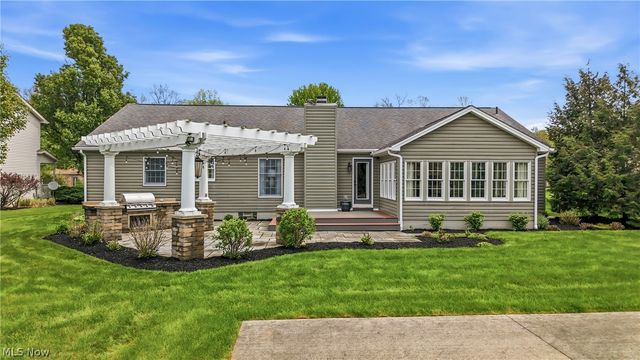 100 Forest Hill Drive, Hubbard, OH 44425