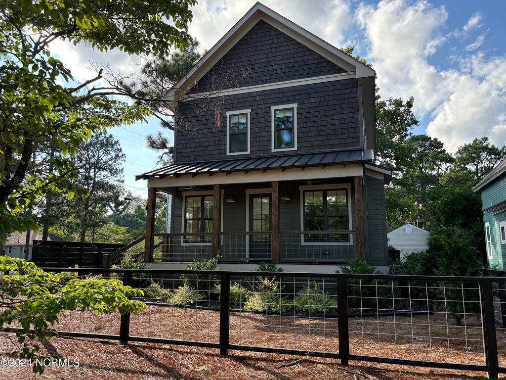 295 E Ohio Avenue, Southern Pines, NC 28387