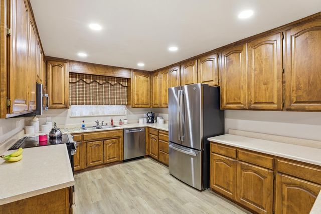 8945 Rosewood Dr, Sacramento, CA 95826