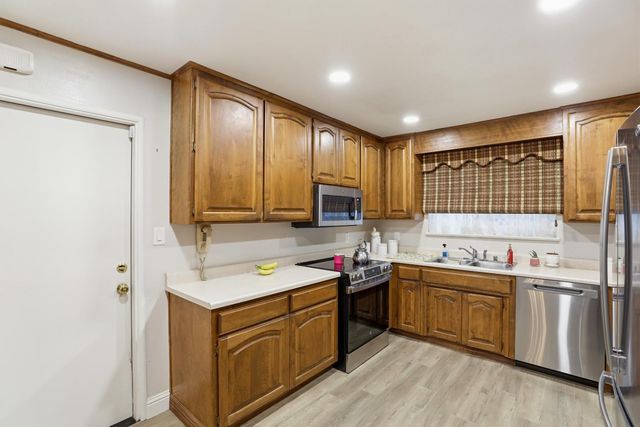 8945 Rosewood Dr, Sacramento, CA 95826