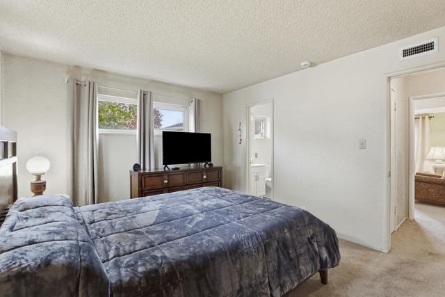 8945 Rosewood Dr, Sacramento, CA 95826