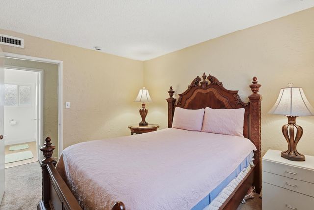 8945 Rosewood Dr, Sacramento, CA 95826