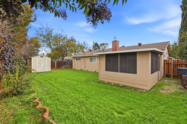 8945 Rosewood Dr, Sacramento, CA 95826