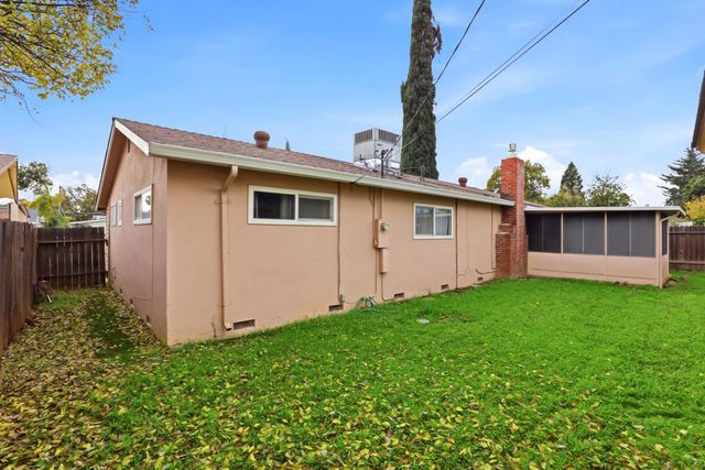 8945 Rosewood Dr, Sacramento, CA 95826