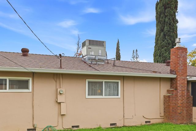 8945 Rosewood Dr, Sacramento, CA 95826