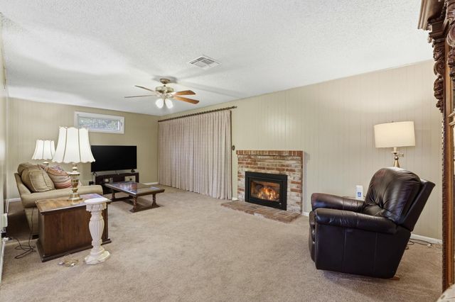 8945 Rosewood Dr, Sacramento, CA 95826