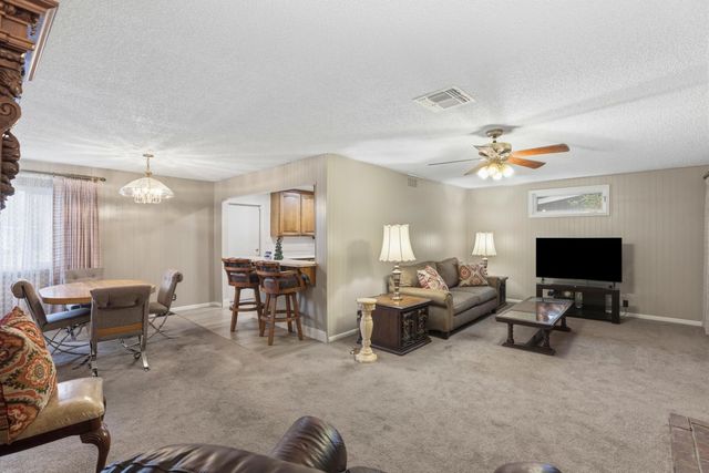 8945 Rosewood Dr, Sacramento, CA 95826