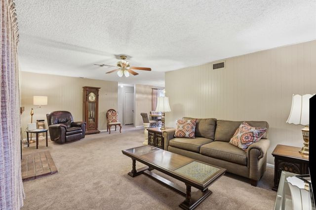 8945 Rosewood Dr, Sacramento, CA 95826