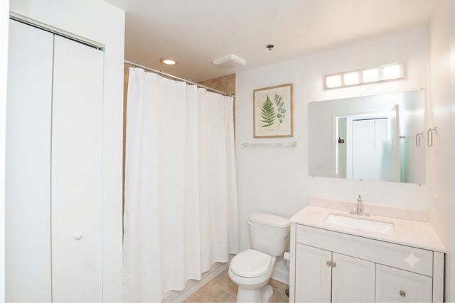 320 E 21ST Street 807, Chicago, IL 60616