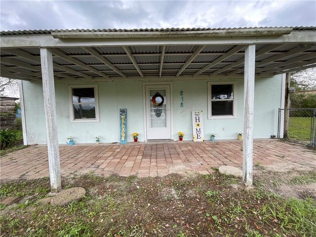219 Lakeview Dr, Rockport, TX 78382