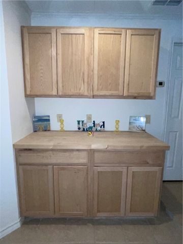 219 Lakeview Dr, Rockport, TX 78382