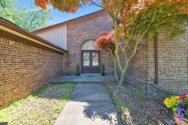 18823 Millar Road, Clinton Township, MI 48036