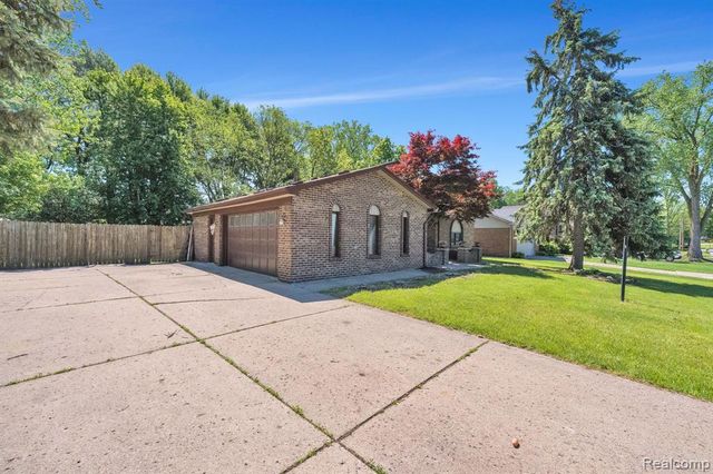 18823 Millar Road, Clinton Township, MI 48036