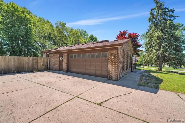 18823 Millar Road, Clinton Township, MI 48036