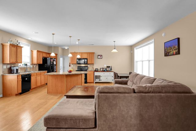 1379 ISLAND TOWN DR, Memphis, TN 38103