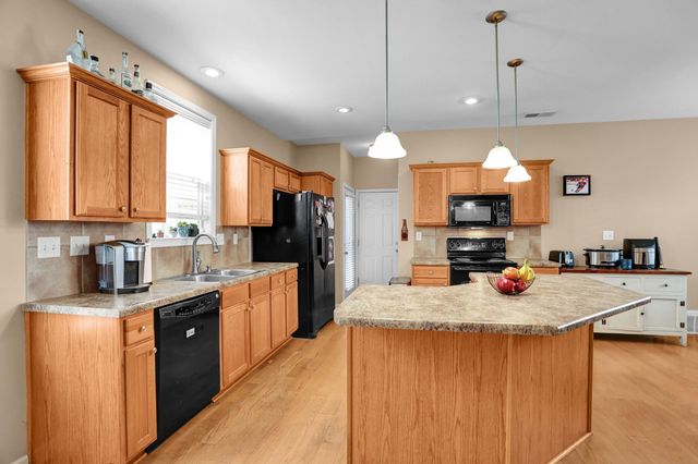 1379 ISLAND TOWN DR, Memphis, TN 38103