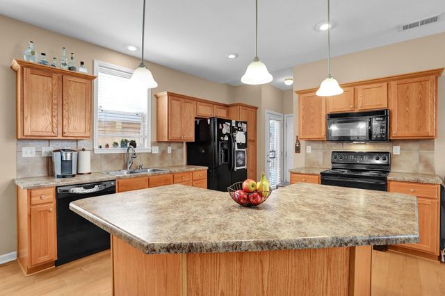 1379 ISLAND TOWN DR, Memphis, TN 38103