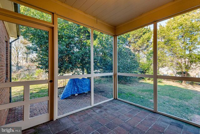 901 JANNEYS LN, Alexandria, VA 22302