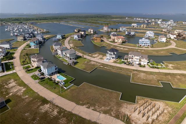 5 Largo, Hitchcock, TX 77563