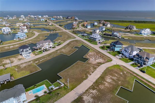 5 Largo, Hitchcock, TX 77563
