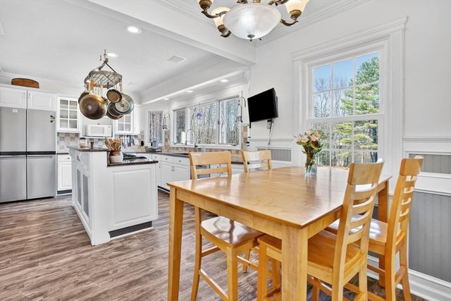 1542 S Branch Pkwy, Springfield, MA 01129