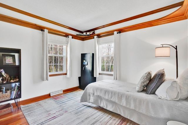 1542 S Branch Pkwy, Springfield, MA 01129