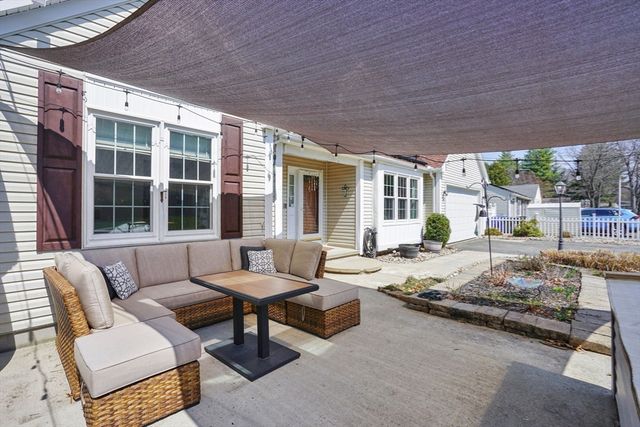 1542 S Branch Pkwy, Springfield, MA 01129
