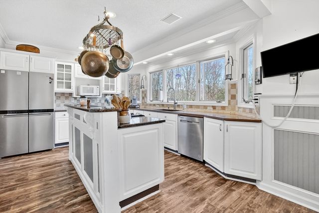 1542 S Branch Pkwy, Springfield, MA 01129