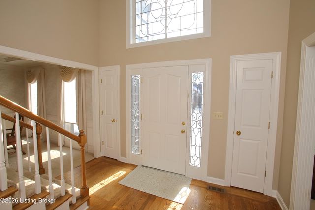 702 Lake Forest Pkwy, Louisville, KY 40245