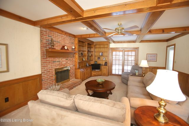 702 Lake Forest Pkwy, Louisville, KY 40245