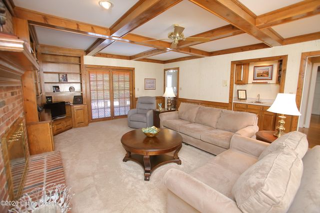 702 Lake Forest Pkwy, Louisville, KY 40245