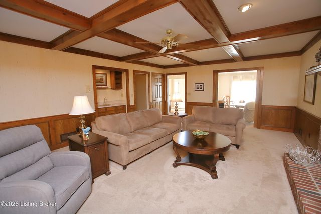 702 Lake Forest Pkwy, Louisville, KY 40245