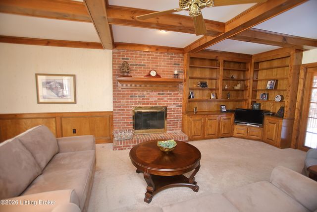 702 Lake Forest Pkwy, Louisville, KY 40245