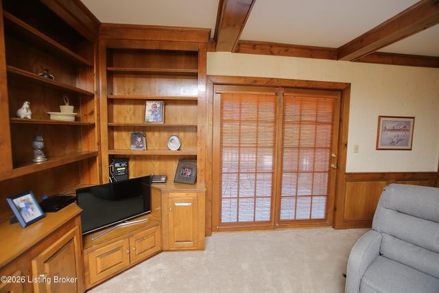 702 Lake Forest Pkwy, Louisville, KY 40245