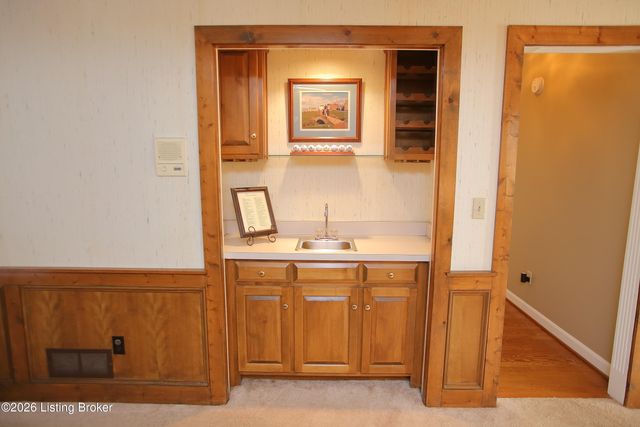 702 Lake Forest Pkwy, Louisville, KY 40245