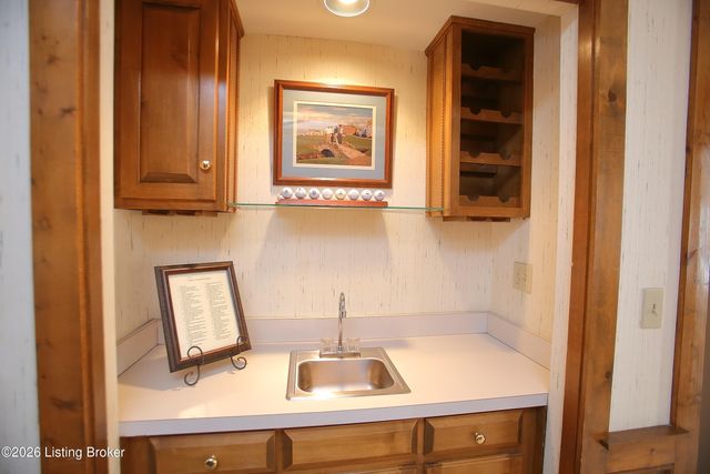 702 Lake Forest Pkwy, Louisville, KY 40245