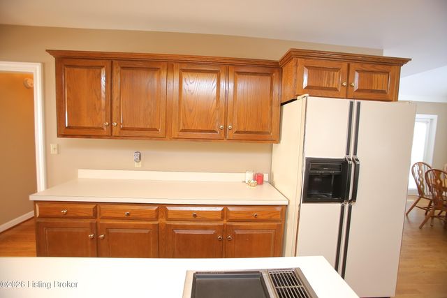 702 Lake Forest Pkwy, Louisville, KY 40245