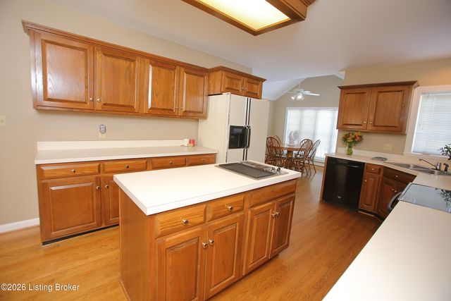 702 Lake Forest Pkwy, Louisville, KY 40245