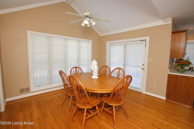 702 Lake Forest Pkwy, Louisville, KY 40245