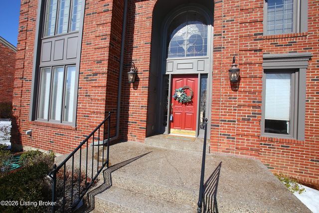 702 Lake Forest Pkwy, Louisville, KY 40245