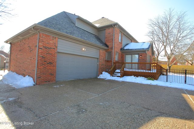 702 Lake Forest Pkwy, Louisville, KY 40245