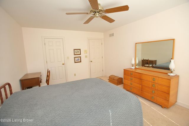 702 Lake Forest Pkwy, Louisville, KY 40245