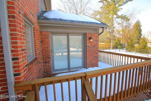 702 Lake Forest Pkwy, Louisville, KY 40245