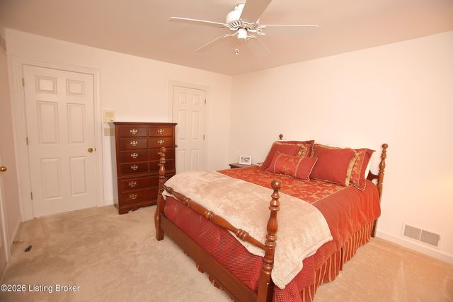 702 Lake Forest Pkwy, Louisville, KY 40245