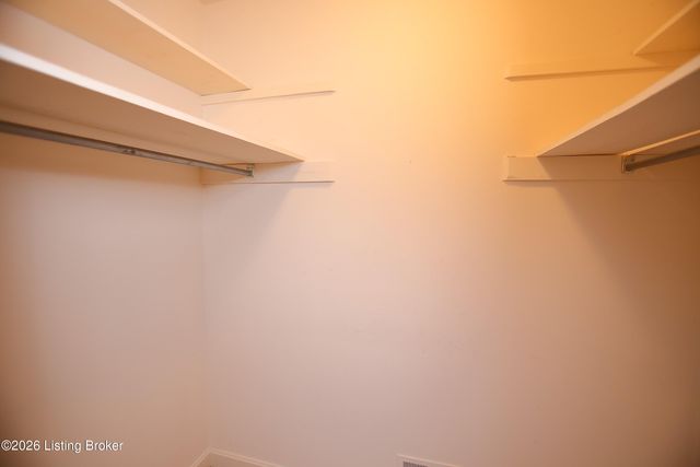 702 Lake Forest Pkwy, Louisville, KY 40245