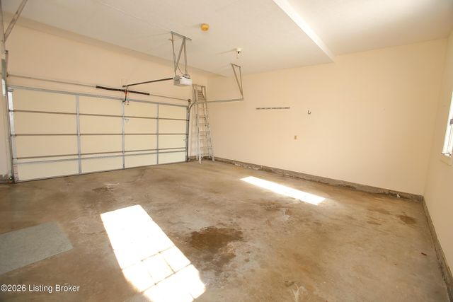 702 Lake Forest Pkwy, Louisville, KY 40245