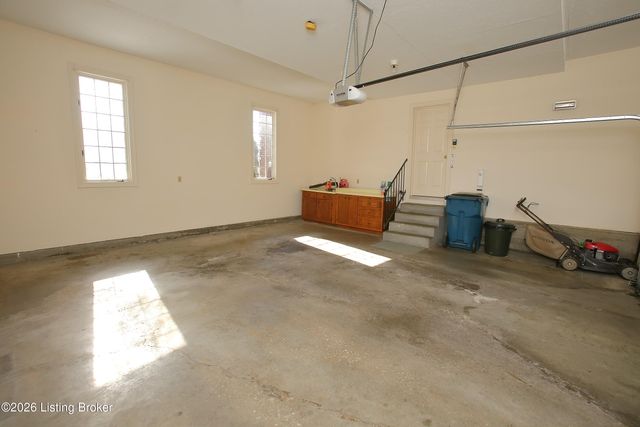 702 Lake Forest Pkwy, Louisville, KY 40245