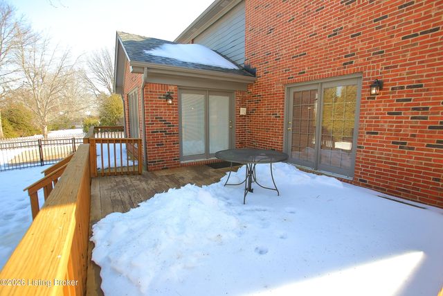 702 Lake Forest Pkwy, Louisville, KY 40245