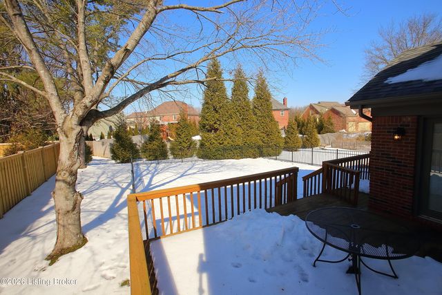 702 Lake Forest Pkwy, Louisville, KY 40245