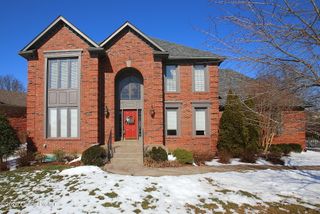 702 Lake Forest Pkwy, Louisville, KY 40245